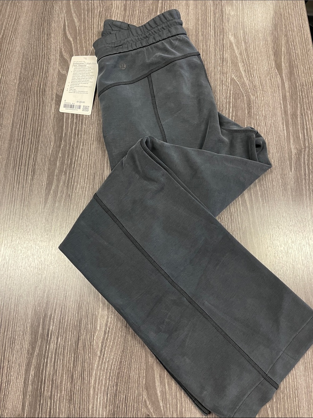 New Lululemon softstreme high rise pants 6